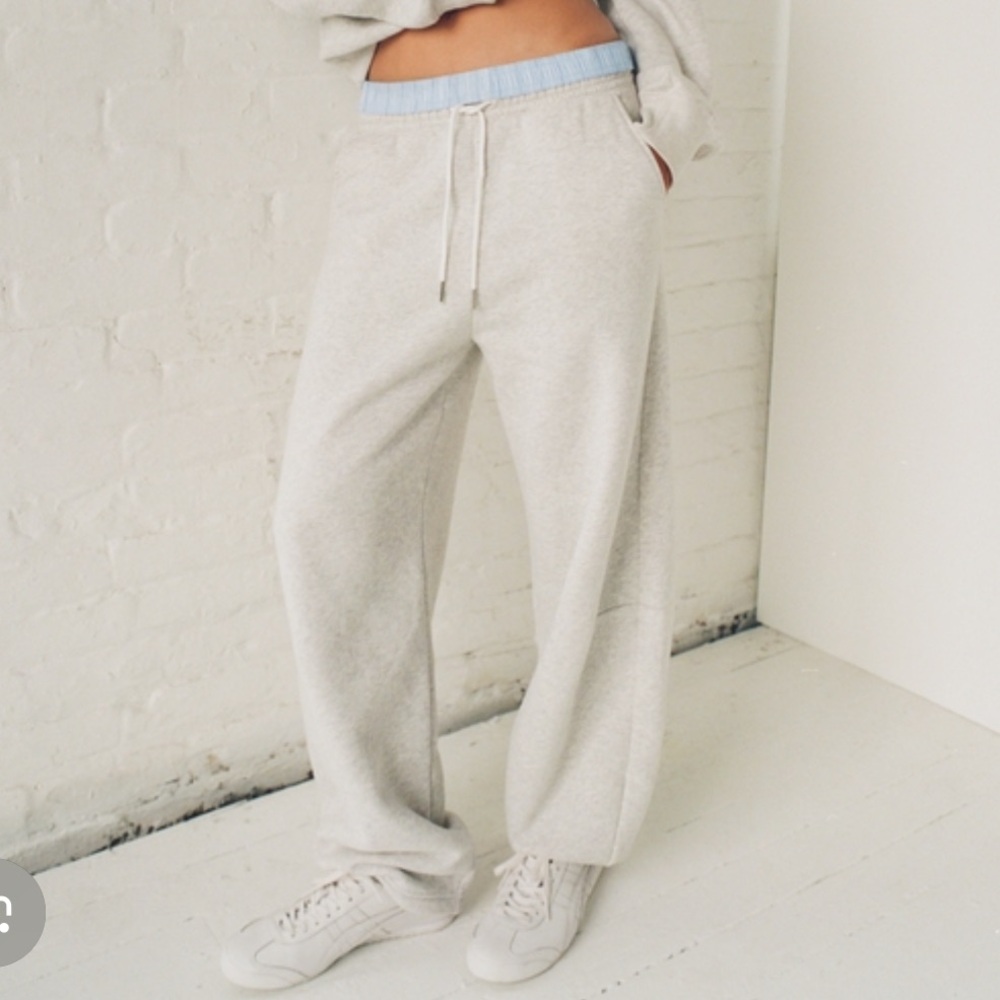 Abercrombie women’s high rise Sunday barrel sweats